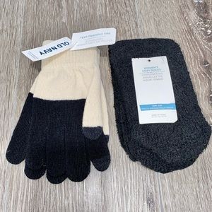 OLD NAVY MAGIC GLOVES AND COZY SOCK BUNDLE